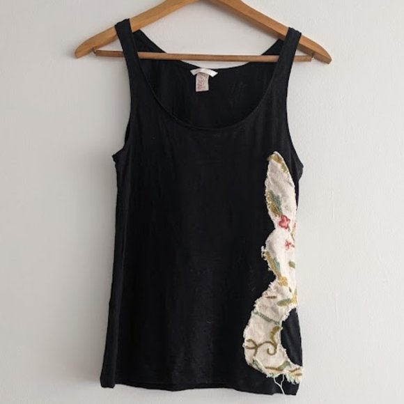 H&M Tops - H&M Black Tank Top with Large Rabbit Size M
